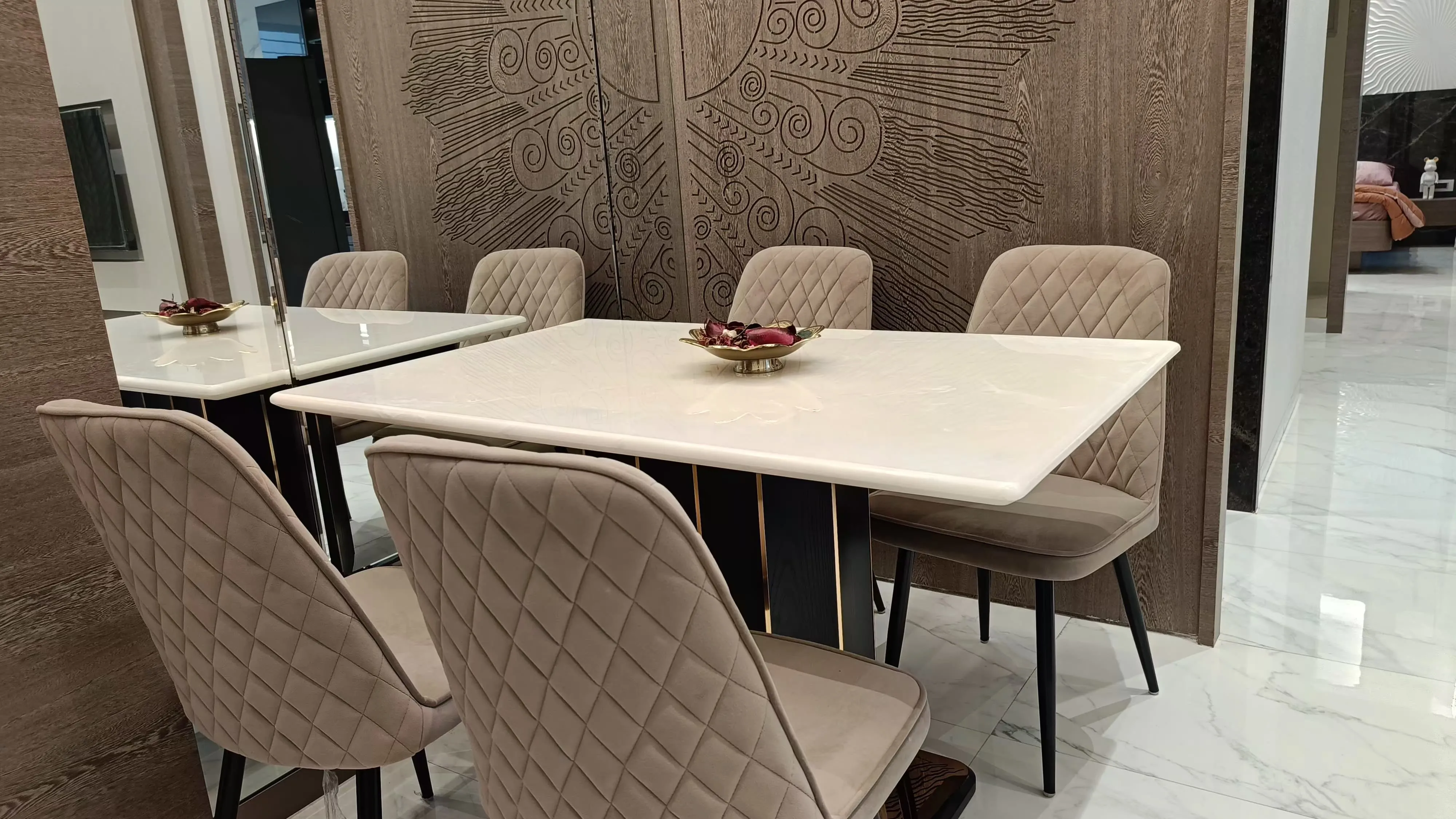 Mohan Alcoves table view